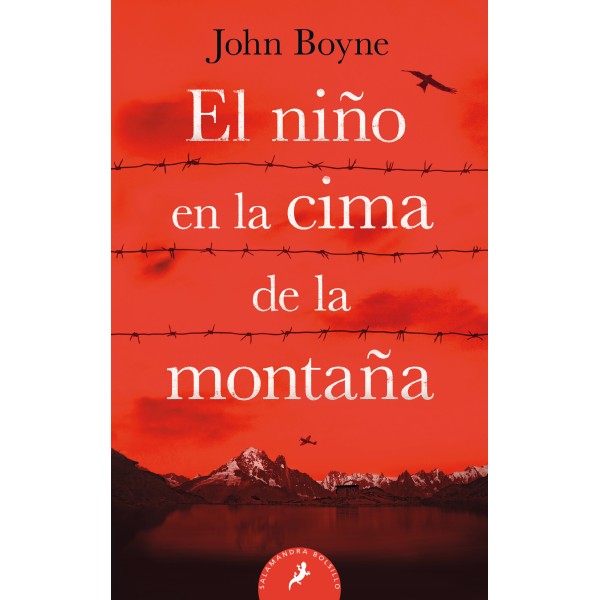 El niño en la cima de la montaña